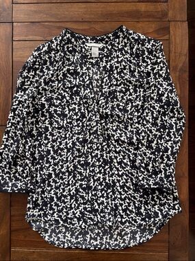 H&M Black and White Printed V-Neck Blouse